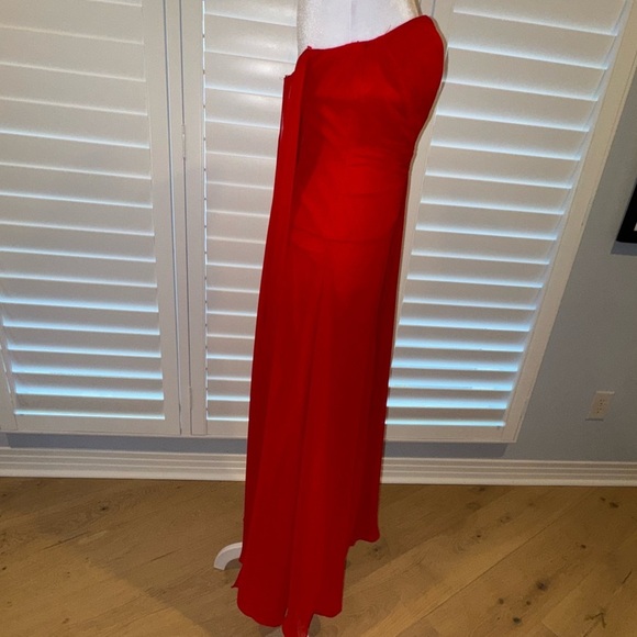 Faviana red long formal sweetheart gown ruched with cape train size 4 - Picture 6 of 14